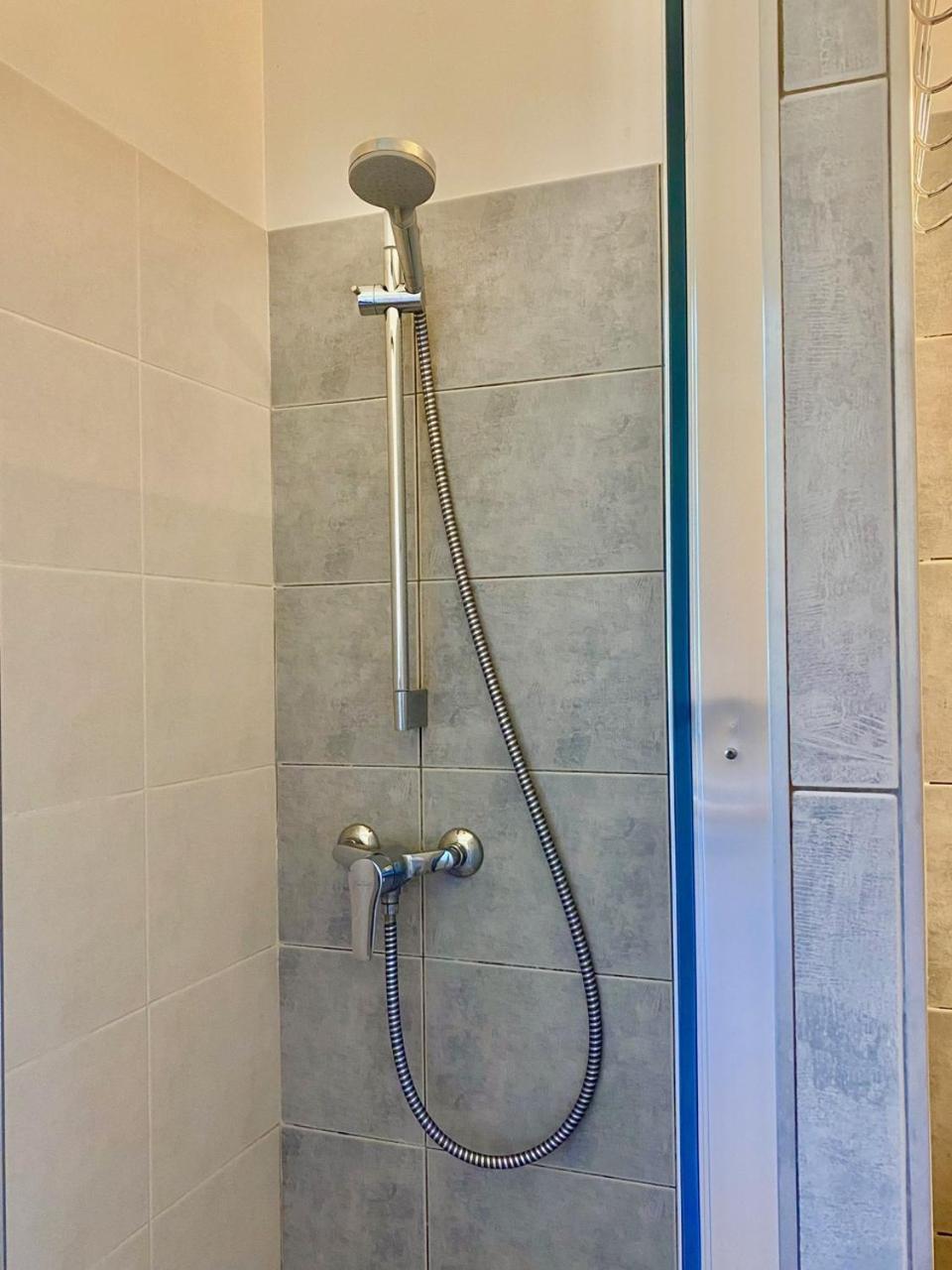 Appartement Neuf Et Au Calme Proche Avignon Althen-des-Paluds Bagian luar foto